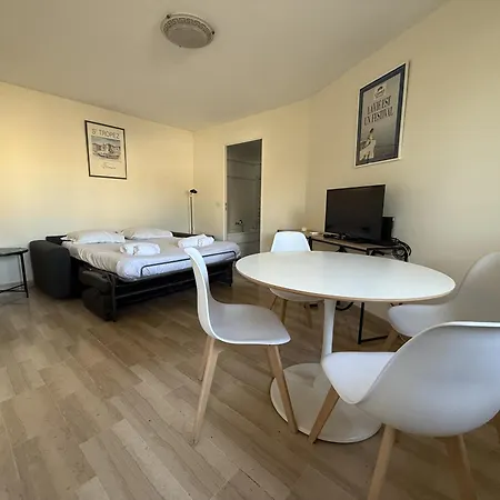 - 5mn Palais דירה